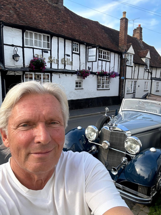 Enjoying the Mercedes-Benz 500K in England