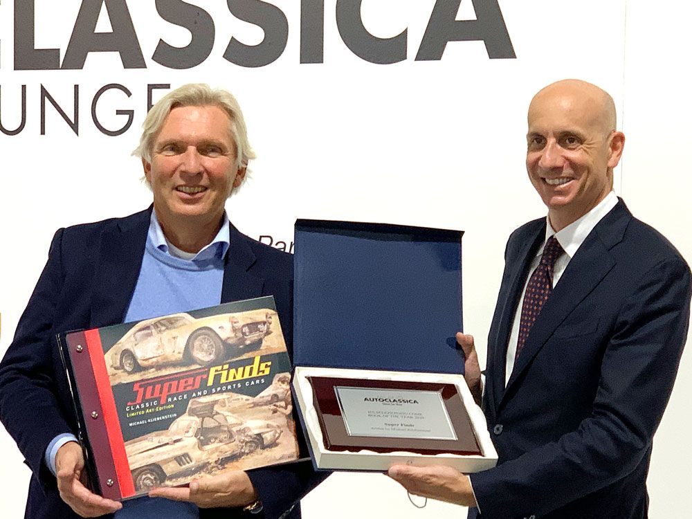 Michael Kliebenstein (left) is given the award by Andrea Martini (right), President of Milano AUTOCLASSICA.
